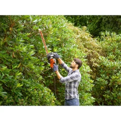 Black &amp; Decker 60cm 600W H�kkeklipper med savklinge