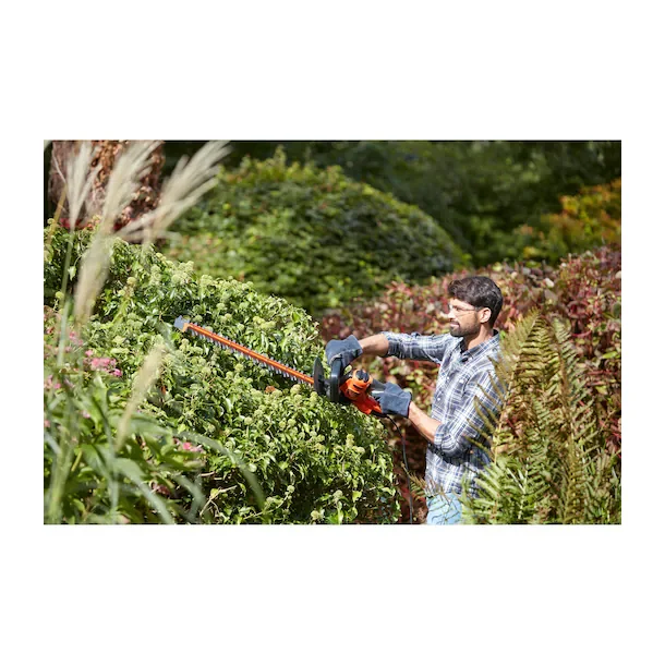 Black &amp; Decker 60cm 600W H�kkeklipper med savklinge