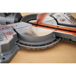 Black &amp; Decker 1500W kap-/geringssav