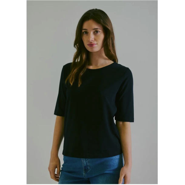 Claire Amaryllis T-Shirt 