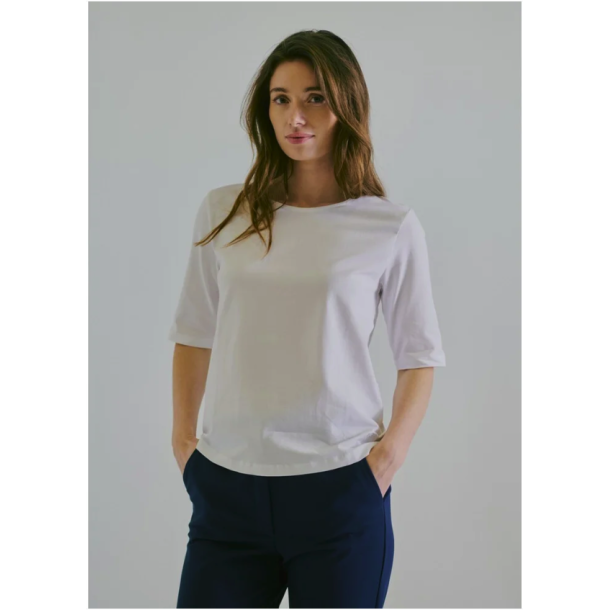 Claire Amaryllis T-Shirt 